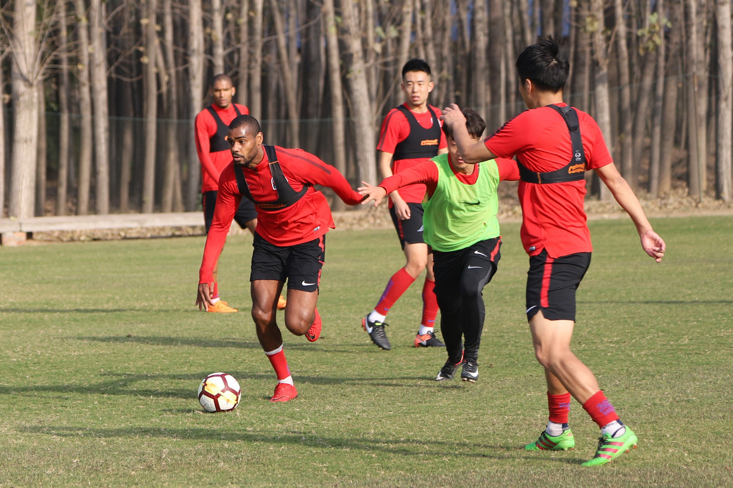 关于斯图加特发布备战花絮,加时末段豪取连胜,美洲杯任务艰巨,训练强度显著提升的信息九游平台