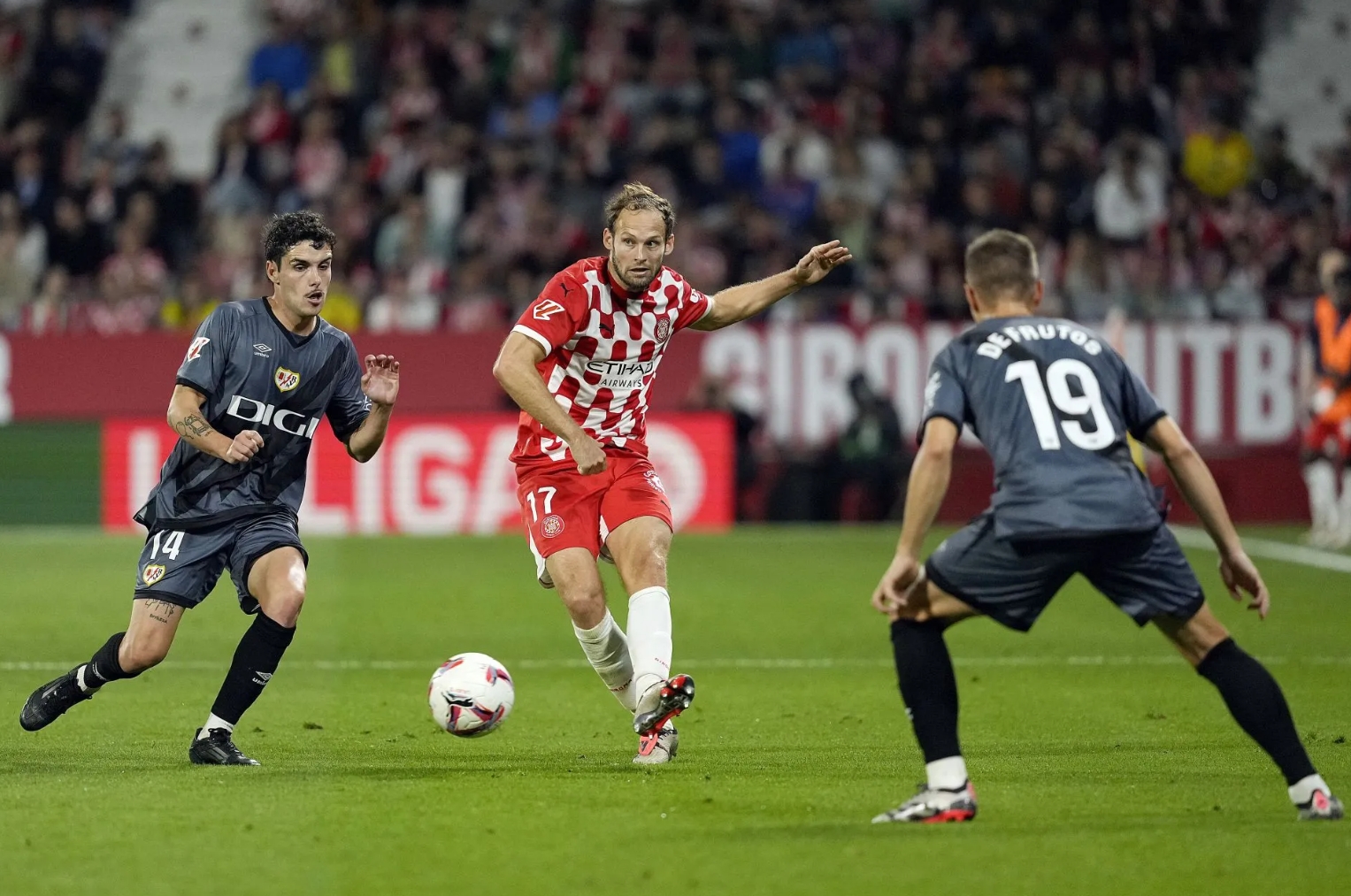 详细阅读:德罗巴在巴塞罗那比赛中战术调整,势不可挡引发热议!的简单介绍JIUYOU GAME 德罗巴在巴塞罗那比赛中战术调整,势不可挡引发热议!的简单介绍JIUYOU GAME