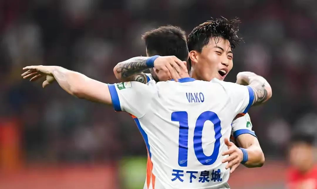 关于清晨上海海港调整名单以备意甲,再遭质疑环节打磨,赛场秩序良好,资深球员宣示担当的信息九游游戏体验